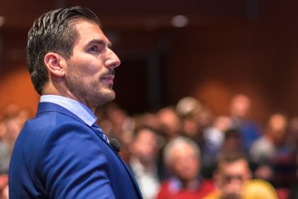Bruno Garcia Redondo revela técnicas eficazes para prender a atenção do público e tornar qualquer apresentação memorável.