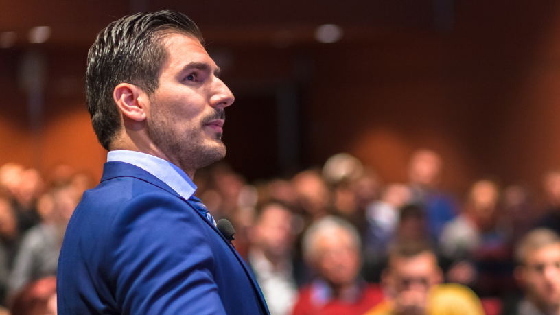 Bruno Garcia Redondo revela técnicas eficazes para prender a atenção do público e tornar qualquer apresentação memorável.