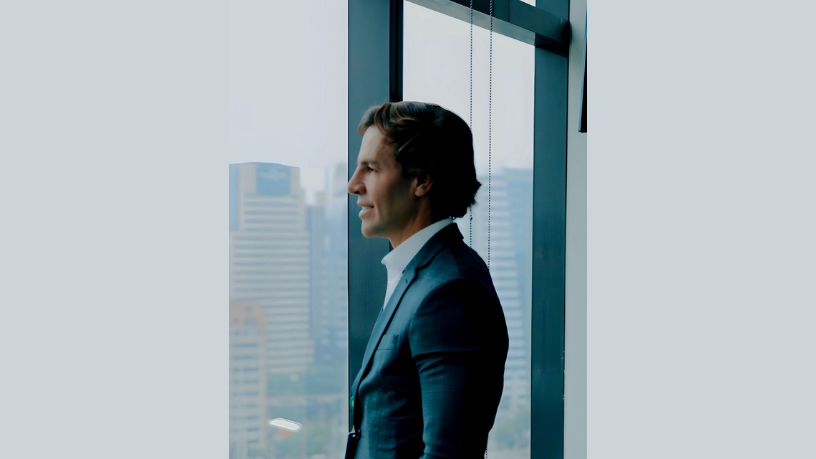 Ian dos Anjos Cunha revela como o kitesurf une ousadia e consciência para conquistar o vento com técnica e equilíbrio.