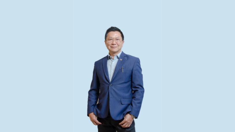 Milton Seigi Hayashi reflete sobre o impacto das redes sociais na percepção da beleza e na busca por procedimentos estéticos.