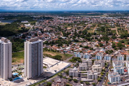 Homem com Tornozeleira Eletrônica É Morto Após Espancamento em Cuiabá: o Caso que Choca a Sociedade e Desafia Autoridades