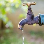 Aumento na conta de água em Cuiabá: impacto da alta de 4,16% no orçamento das famílias e na gestão do saneamento