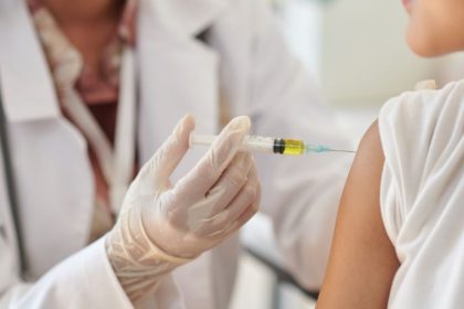 Vacinação infantil em Cuiabá: disponibilidade de doses reforça importância da proteção precoce