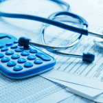 A escolha da rede credenciada é um fator importante na contratação do plano de saúde, como orienta Alexandre Costa Pedrosa.