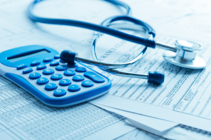 A escolha da rede credenciada é um fator importante na contratação do plano de saúde, como orienta Alexandre Costa Pedrosa.